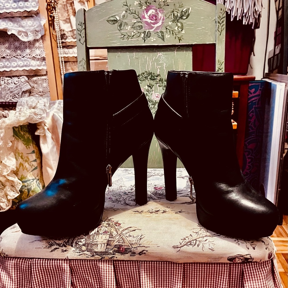 Le Château ankle boots